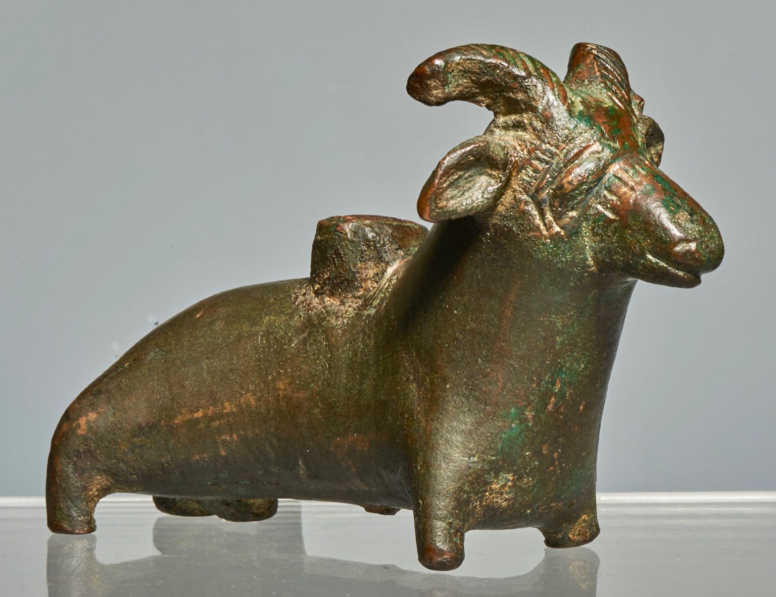 Bronze kohl vessel