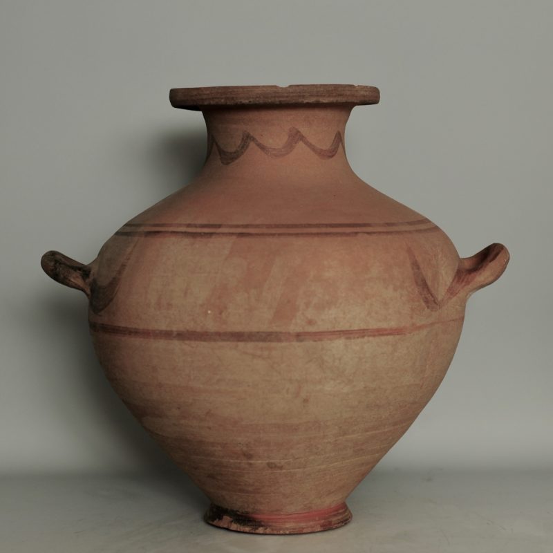 A Hydria with Line Decoration