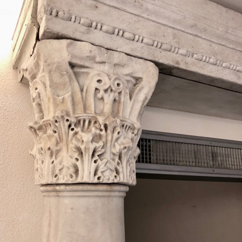 Roman capital of Corinthian type