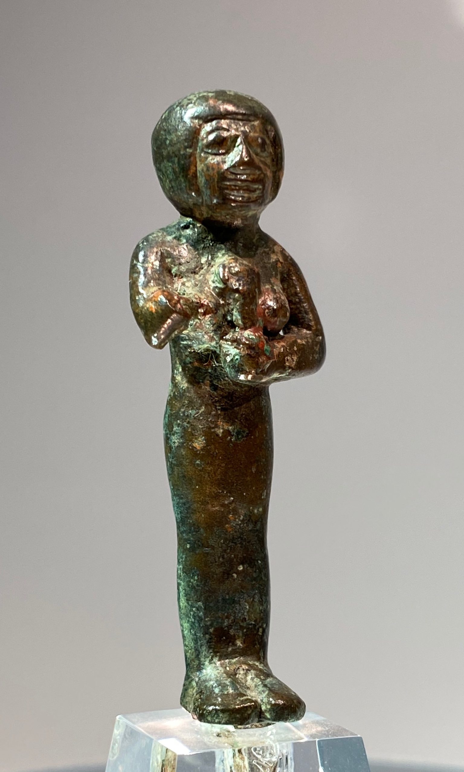 Miniature statuette of a priestess