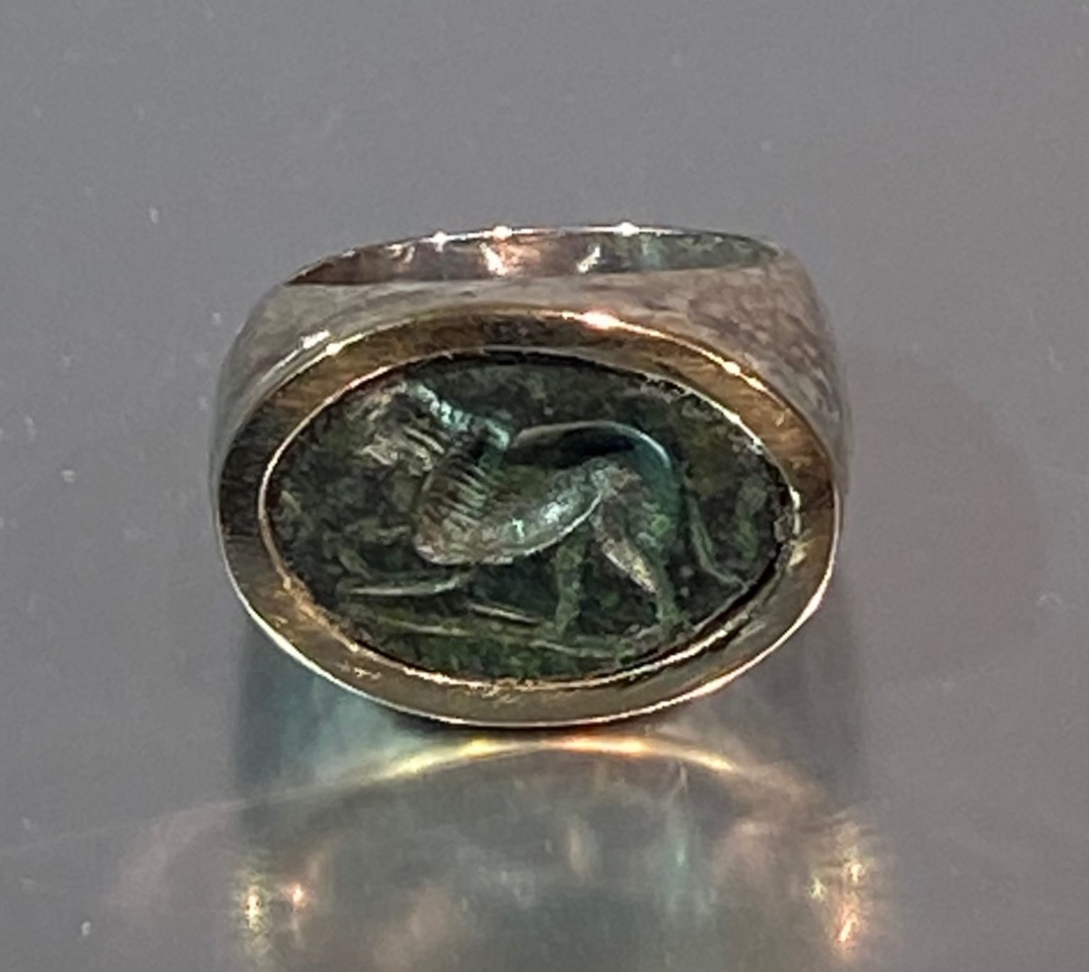 Finger ring with lion’s seal  bezel