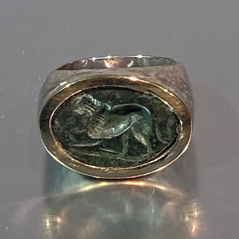 Finger ring with lion’s seal  bezel